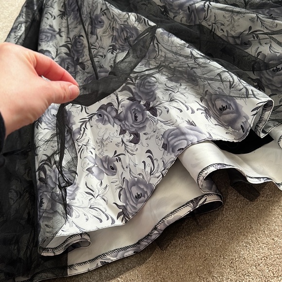 Beautiful Formal Dress - Picture 7 of 10